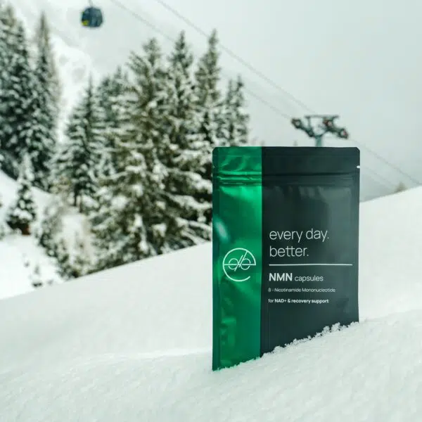 NMN capsules in de sneeuw